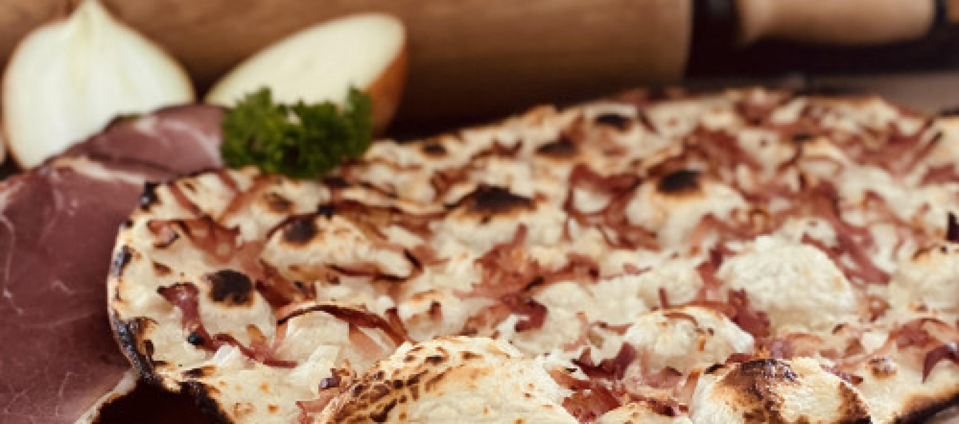 Flammenkuchen des Monats - Speck-Zwiebel